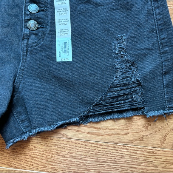 NEW Juniors Black Distressed Jean Shorts 9/29W High Rise Mom Short - Picture 5 of 6
